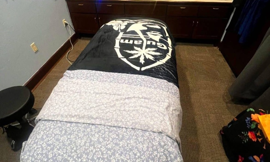 Image 4: Custom Massage with Choice of Add-On: 60 or 90 Minutes