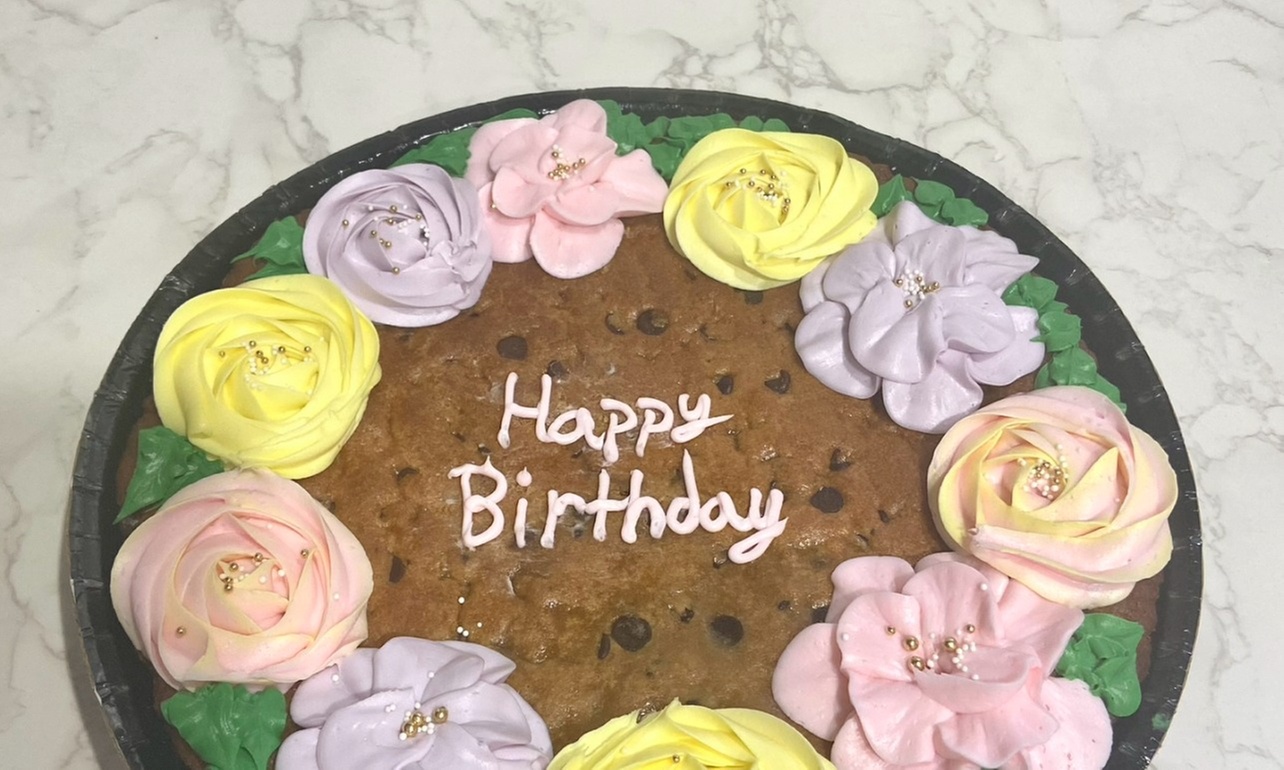 Enjoy Assorted Cupcakes and Baked Treats Options