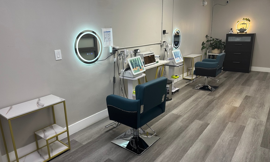 Image 7: Scalp Spa and Facial Service Deal 