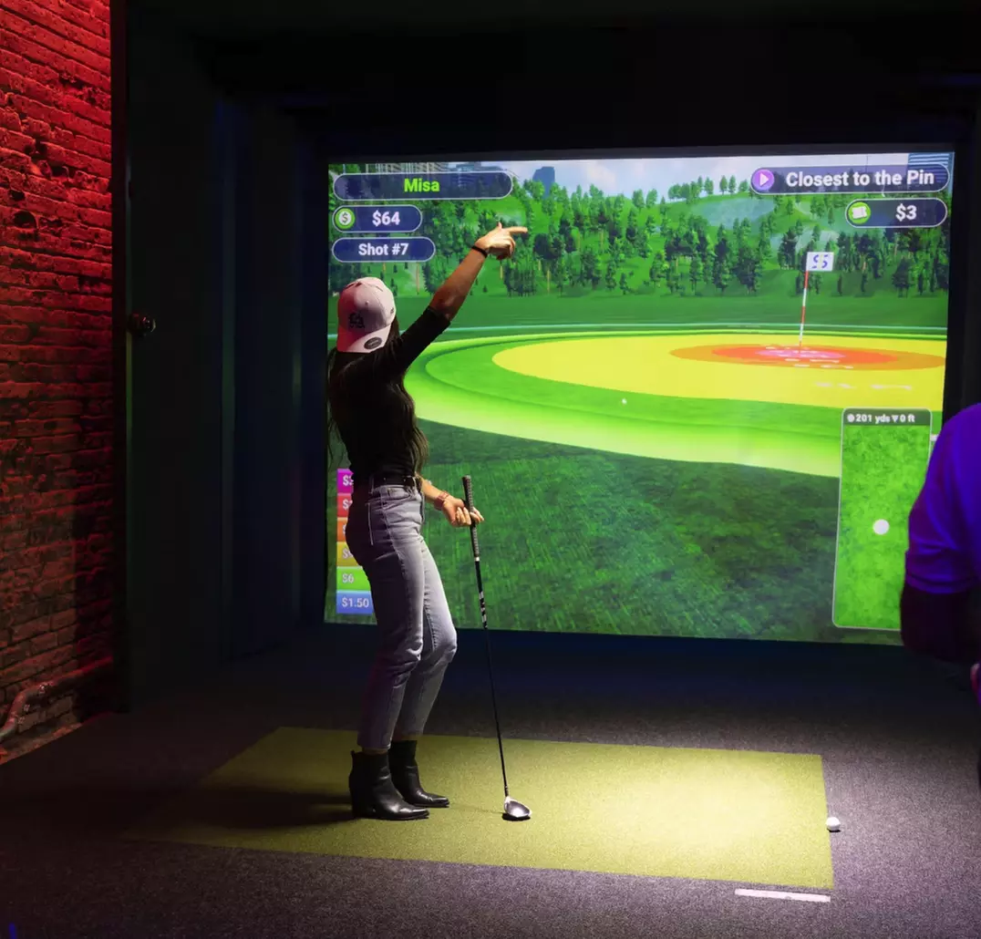 One hour indoor golf fun with weekday or anytime access