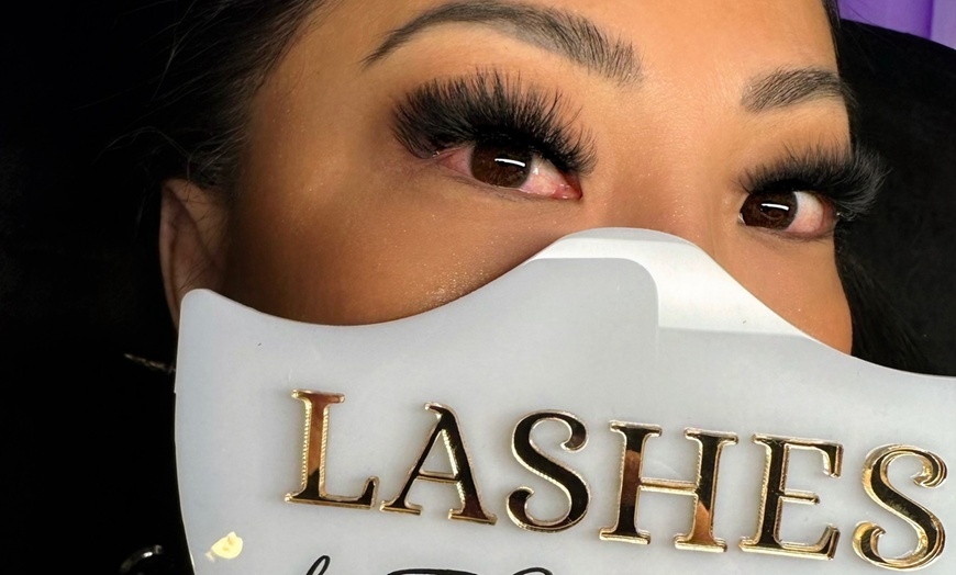 Image 3: Choose Your Perfect Lash Style: Volume or Hybrid Eyelash Extension Set