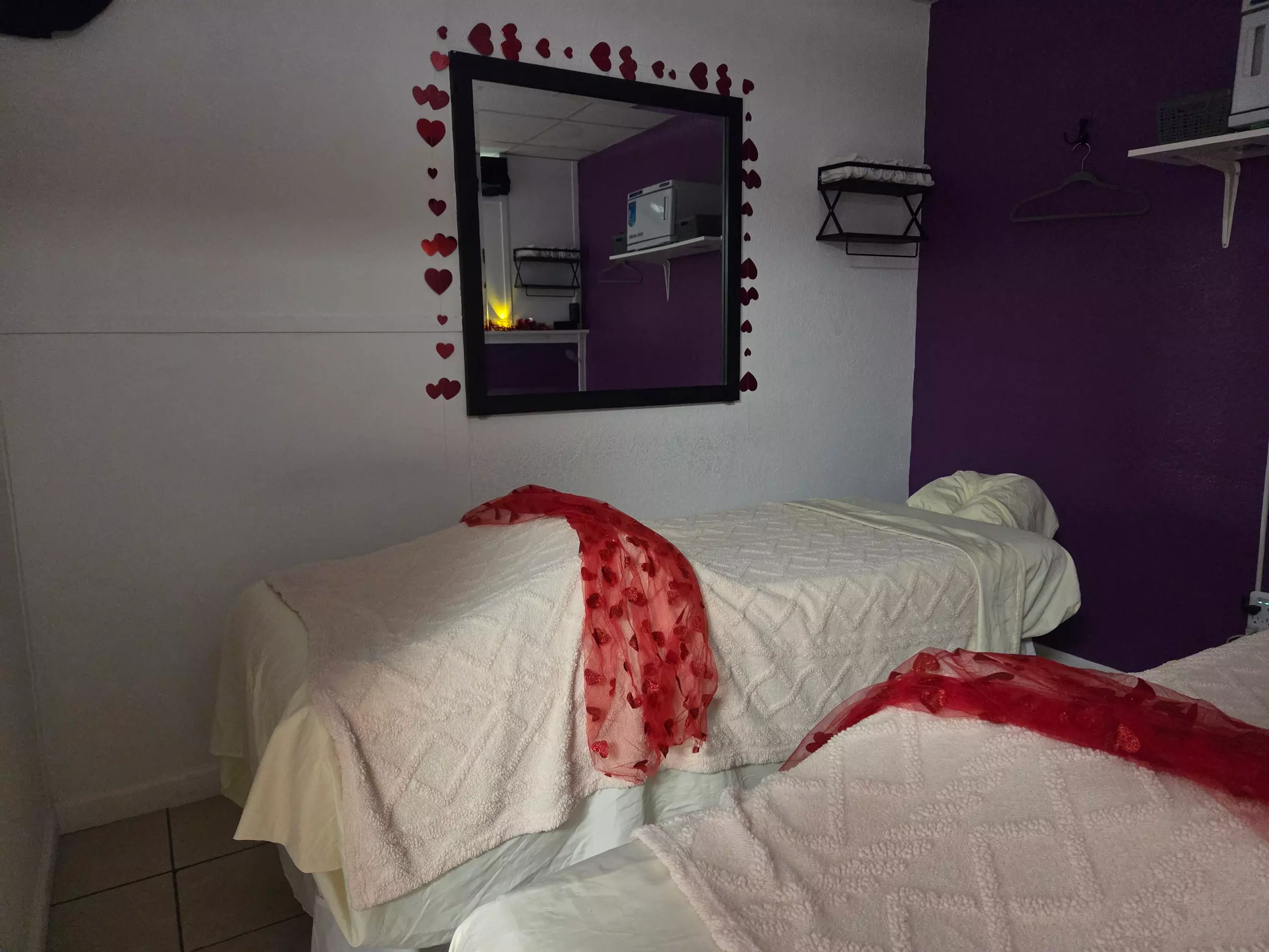 60 or 90 Minute Couples or Fusion Massage w/ Hot Towels and Hot stones