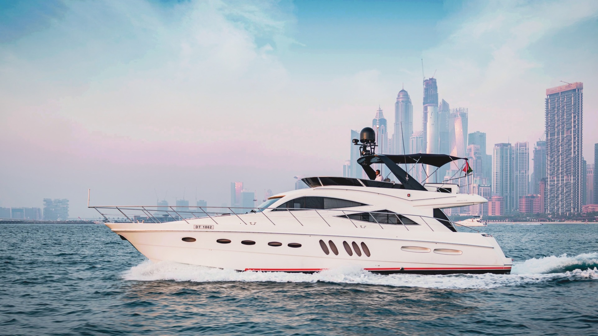 Explore Dubai's Coast with a 60-Minute Yacht Tour