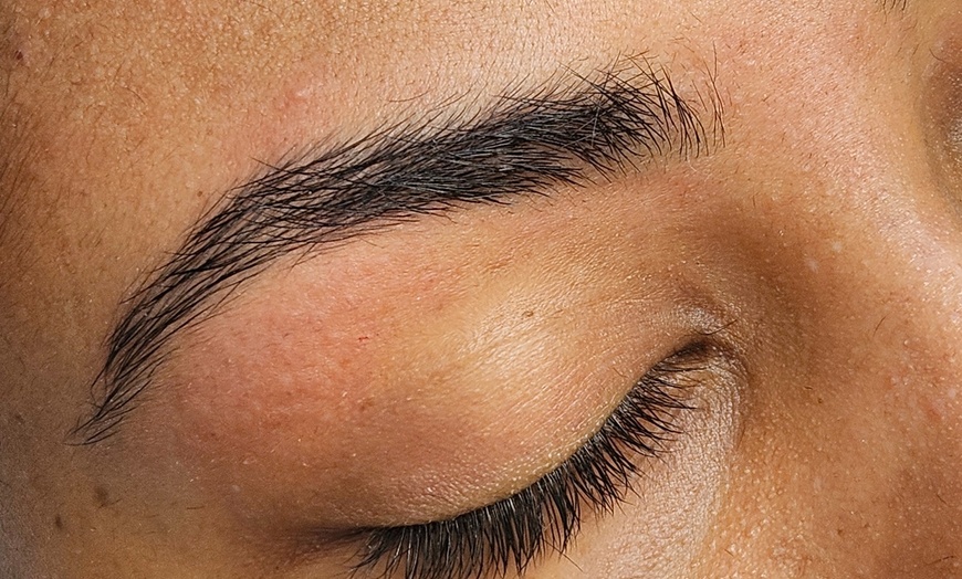 Image 7: Épilation des sourcils et autres soins avec Lia Beauty