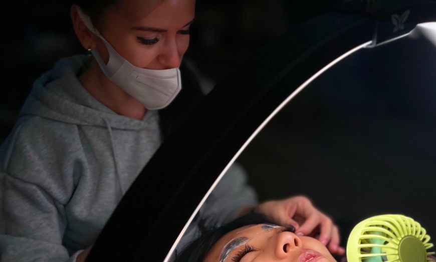 Image 2: Up to 50% Off on Eyelash Extensions at shiny LAshes