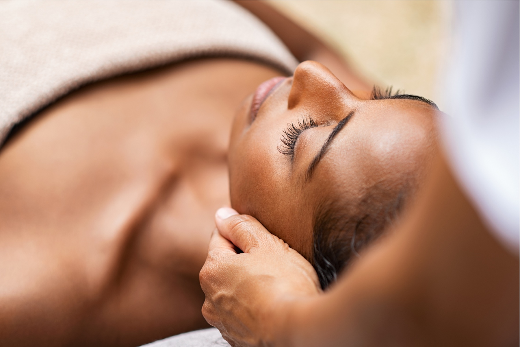 Relax with a 60 Min Citrus, Green Tea or Peppermint Facial