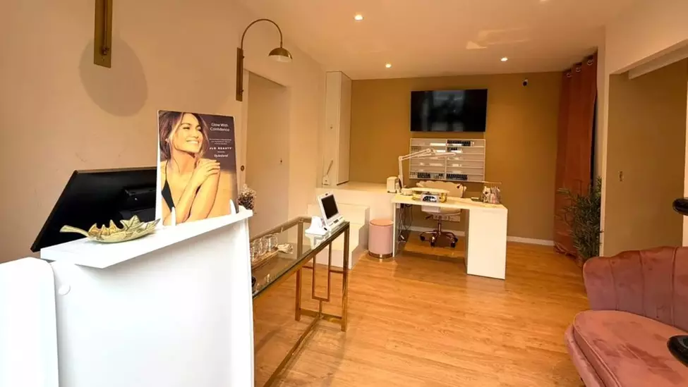 Microblading et soins des sourcils et des lèvres