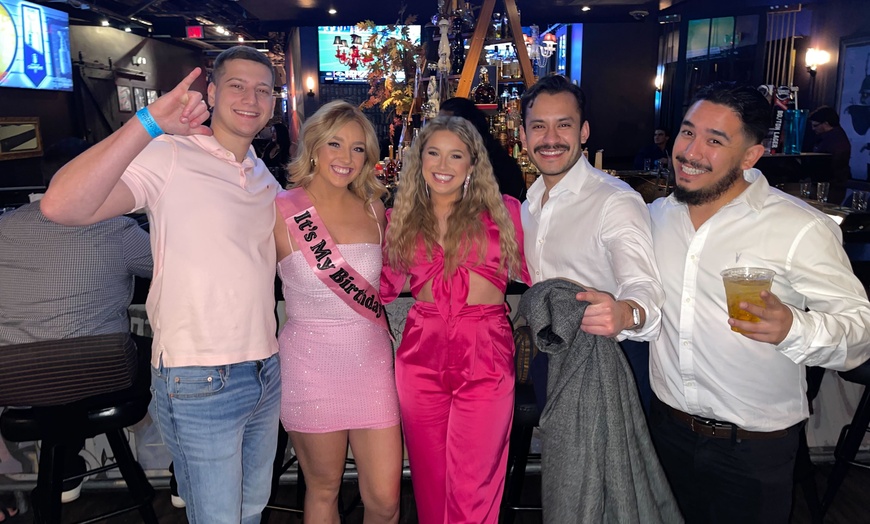 Image 8: VIP Vegas Club Crawl for One with Express Entry & Party Games!