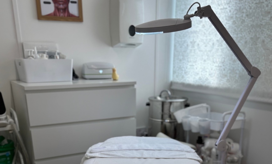 Image 3: Radio Frequency Microneedling - Full Face & Neck with Targeted Serum