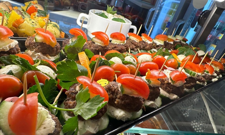 Image 1: Mediterranes Catering nach Wahl für 5, 10 oder 20 Personen 