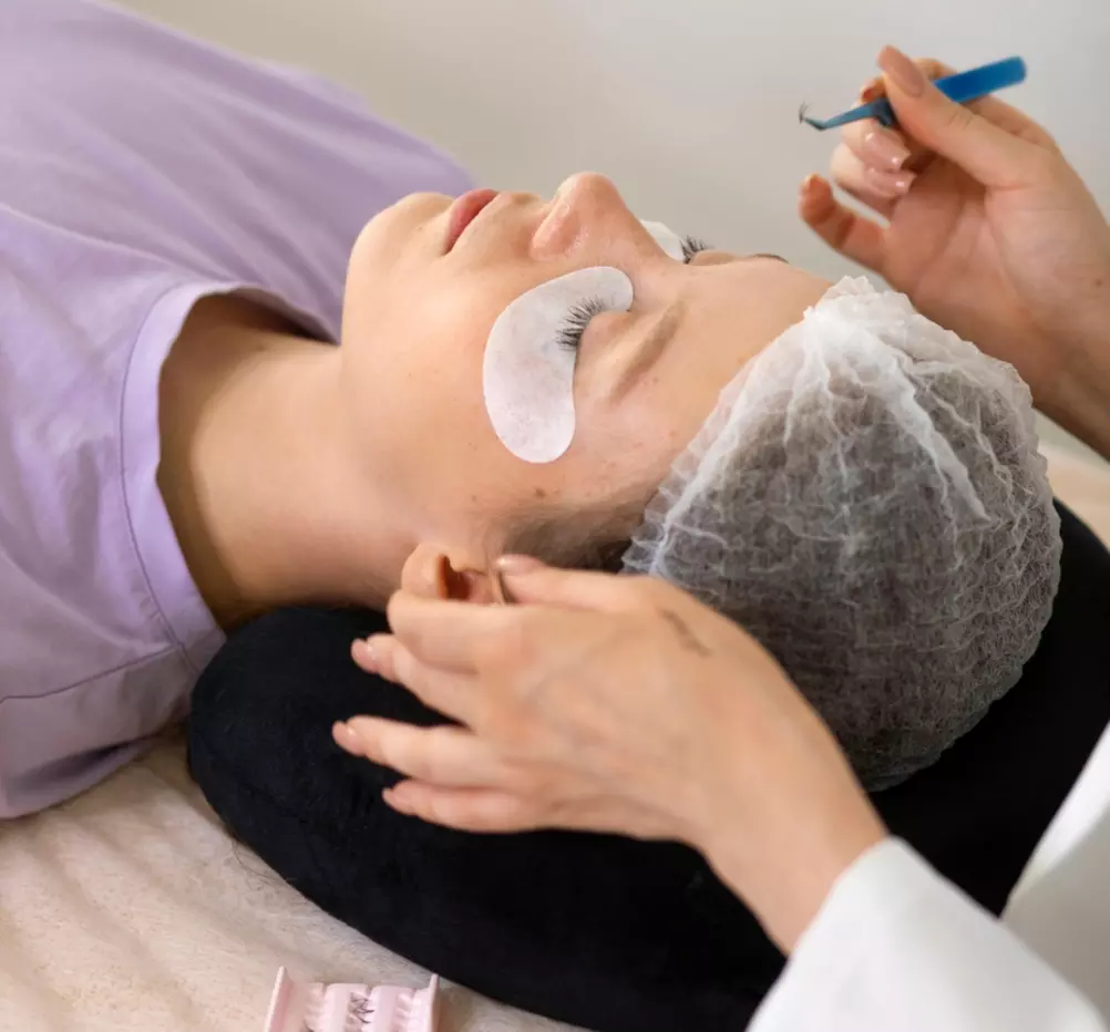 Nationally Recognised 4-Week Classic Lash Extensions Course