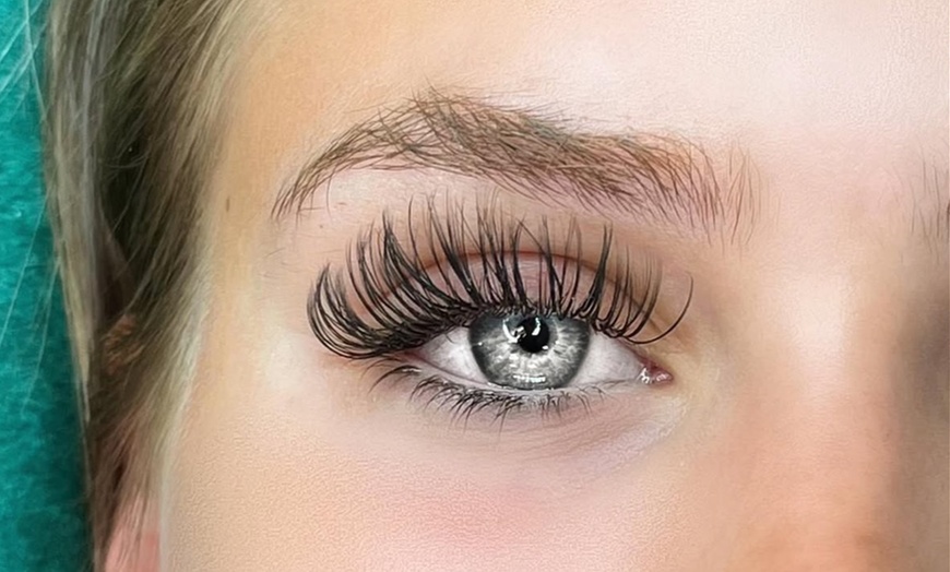 Image 3: Up to 37% Off on Eyelash Extensions at Mamas Total Beauty