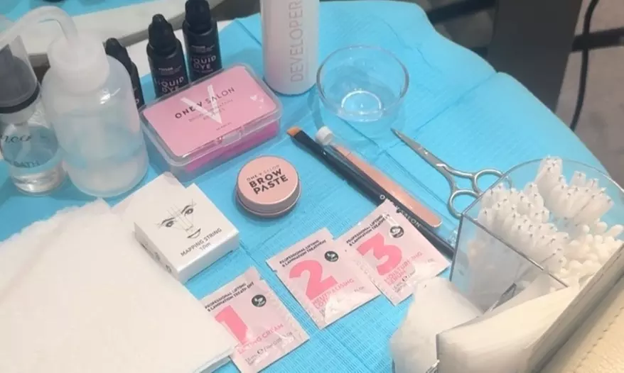Perfectly Sculpted Brows with Airbrushed Tinting 