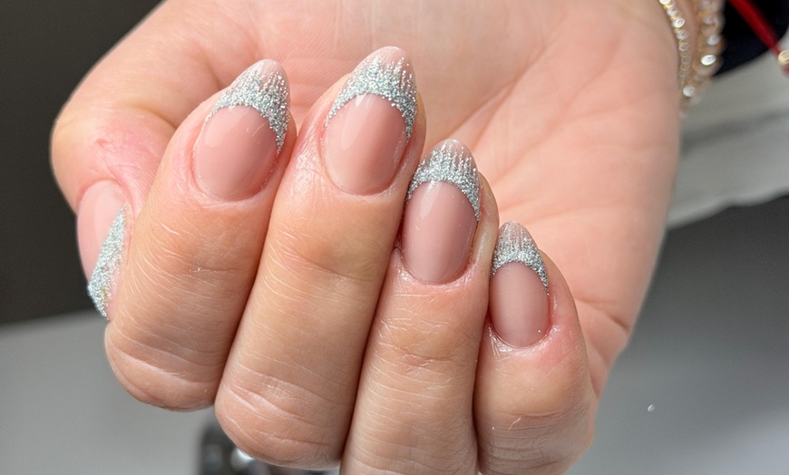 Image 3: Get No-Chip Manicure 'Russian Technique Manicure