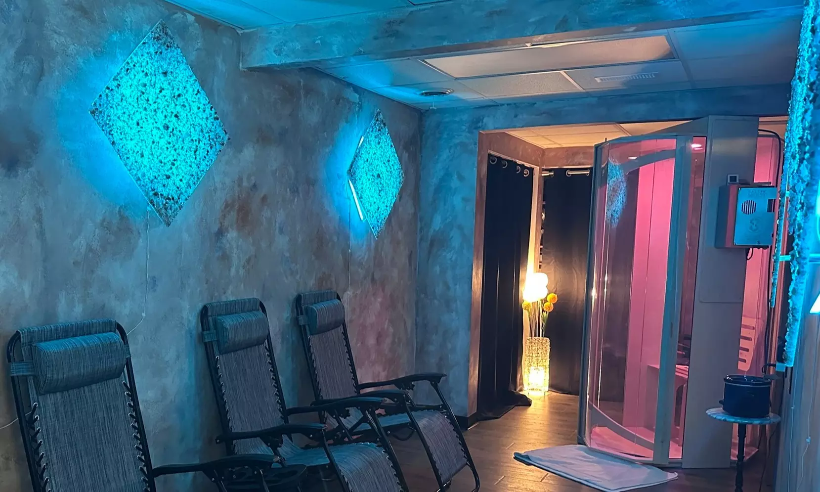 Salt Booth & Oxygen Bar Sessions for Pure Relaxation and Relief 