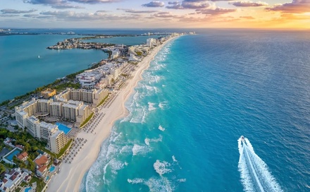Private St. Petersburg Quick Hop Tour for Up to 3 People - Fly Heli St. Petersburg