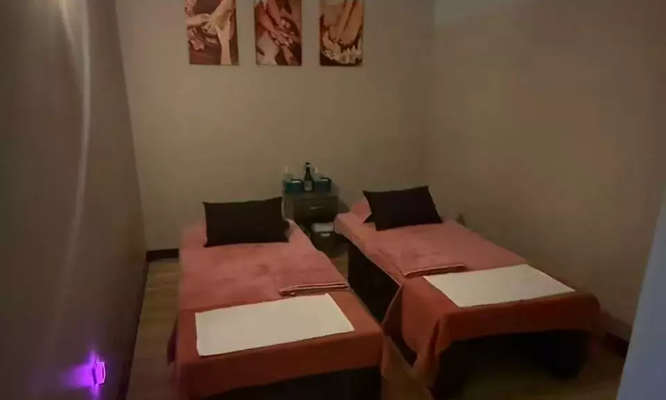 Therapeutic Body Massages with Essential Oil & Hot Stone Treatment