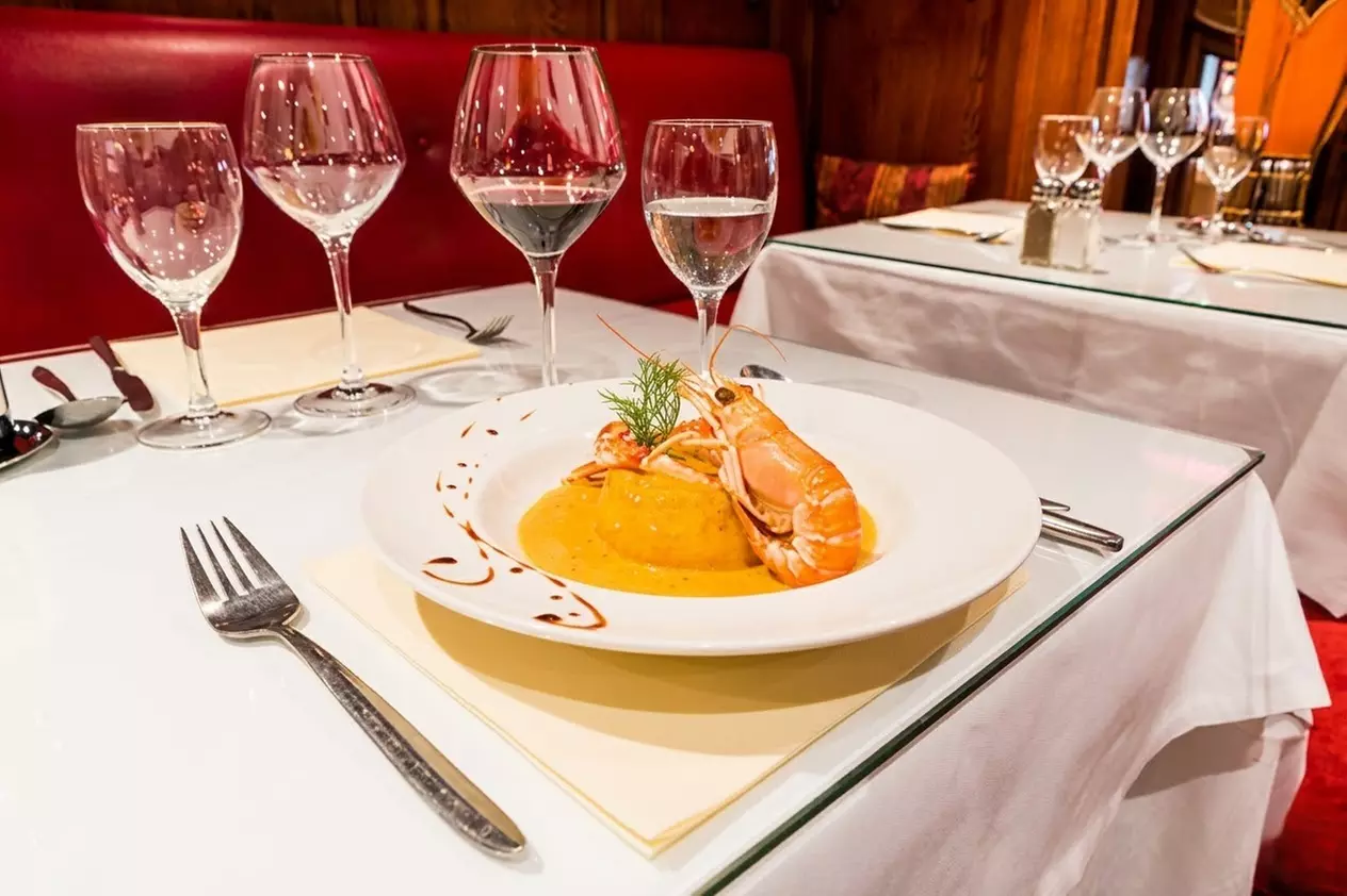 Menu découverte avec entrée, plat et dessert chez Le Cintra