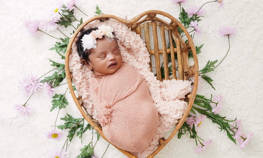 Image 8: Capture Precious Newborn and Family Memories with Digital Images