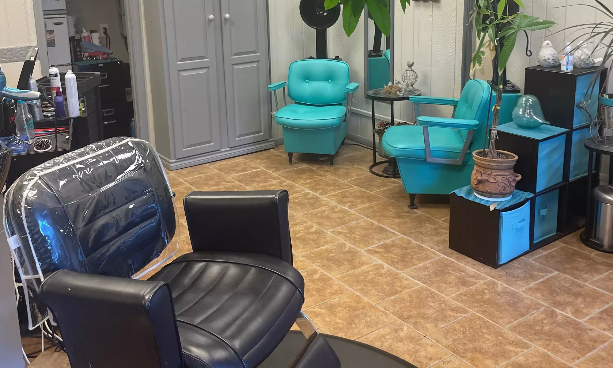 Up to 40% Off on Salon - Women's Haircut at Robins Nest - Second Medium
