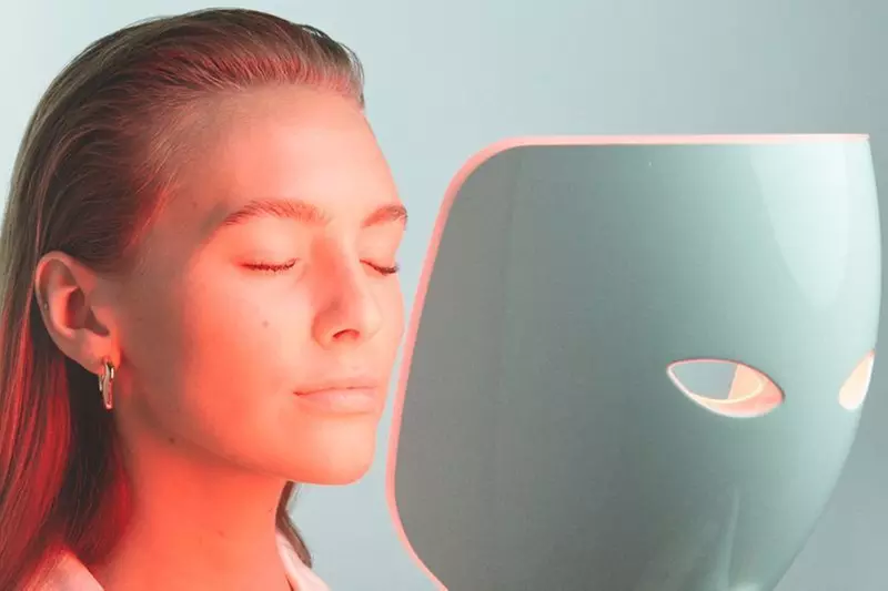 Soin express du visage de luminothérapie de 12 ou 20 min avec Nin Addiction (jusqu'à 56% de remise) - Second Medium