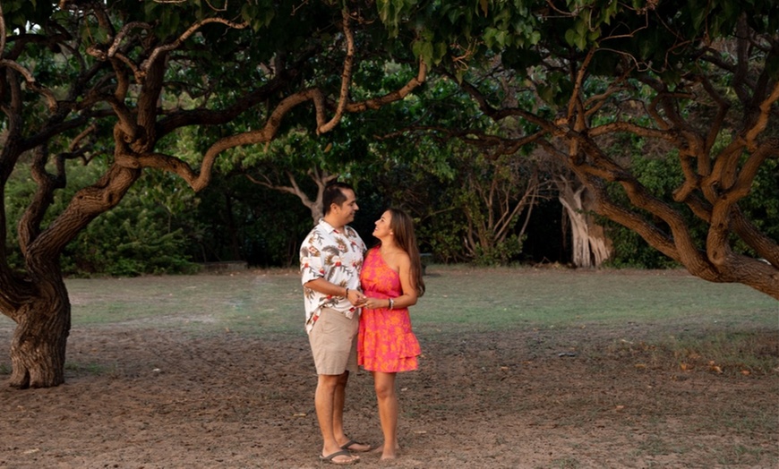 Image 2: Hawaii Engagement and Couples Photography Sessions