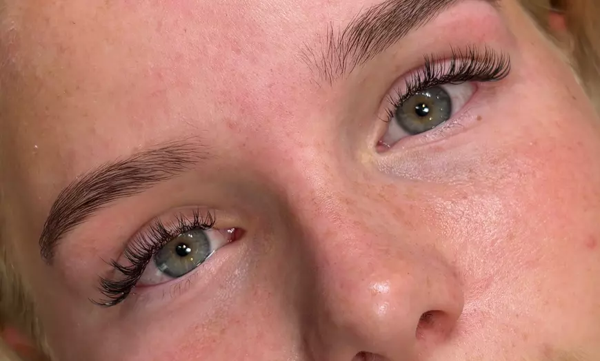 Image 4: Full Set of Classic, Hybrid, Volume or Glam Classic Eyelash Extensions