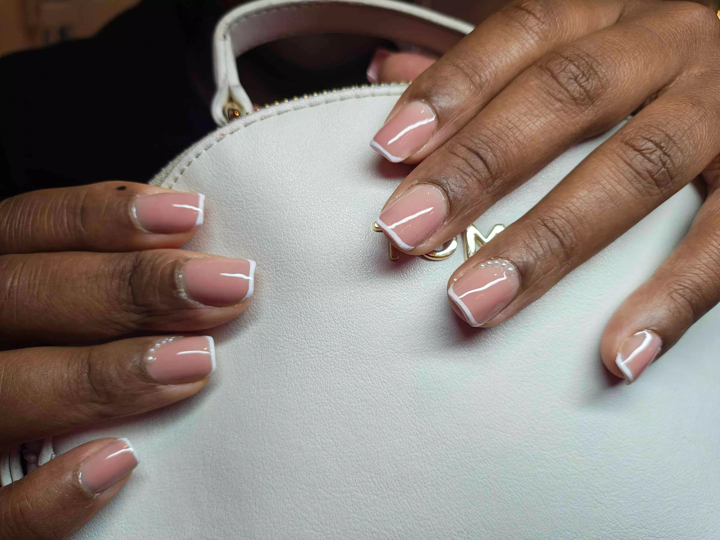 Beauté des ongles des mains ou des pieds avec pose de vernis semi-permanent (jusqu'à 63% de remise) - Image 5