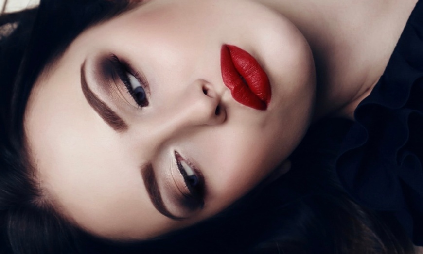 Image 2: Get Stunning Eyes with Volume 3D, Hybrid, Mixed Volume & Classic Eyelash Extensions (Up to 34% Off)