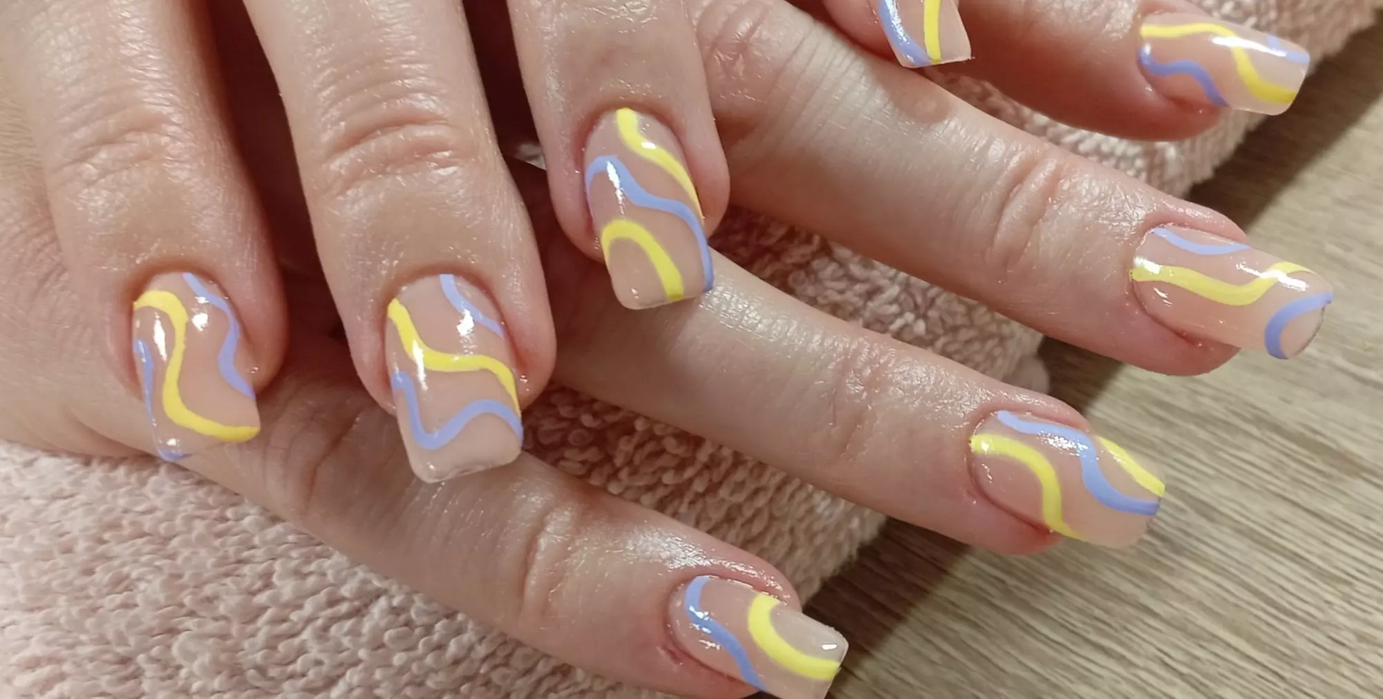 Rallongement gel ou gainage couleur à Perpignan avec Claire Onglerie