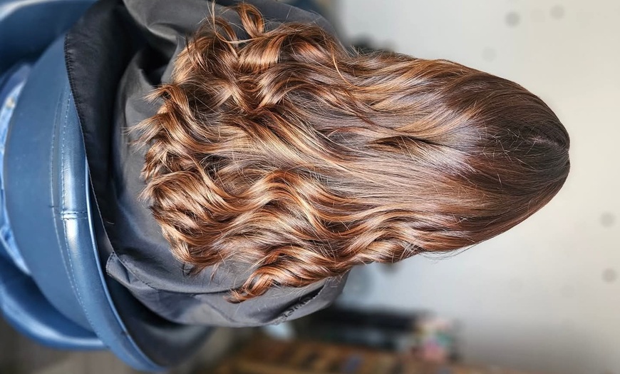 Image 7: Get a Stylish Haircut with Nigel King at Salon Helios