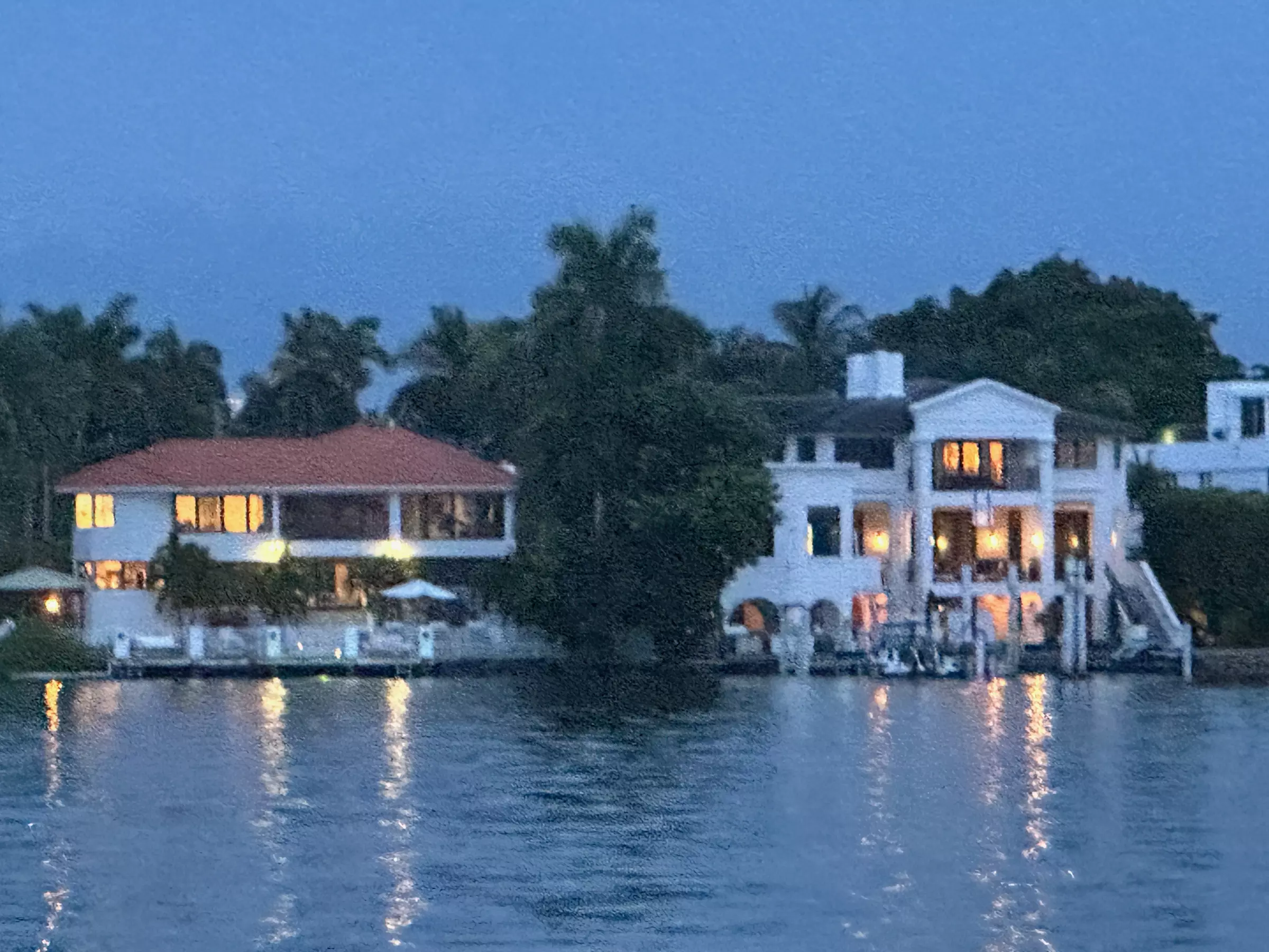 Scenic 90-Minute Miami Boat Tour of Millionaire Homes & Skyline – Narrated Cruise from Downtown