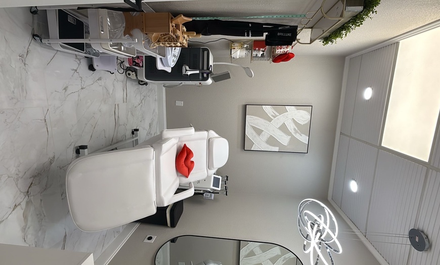 Image 7: Targeted Fat Reduction – Non-Invasive Laser Lipo Session