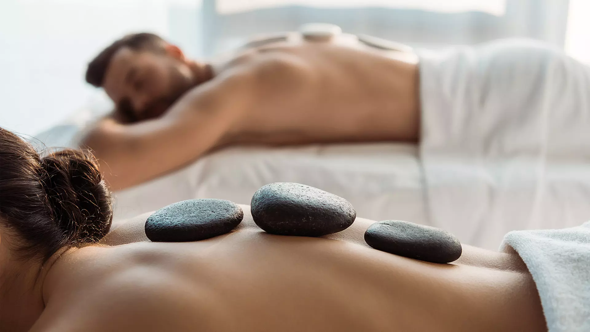 60-Min Foot Reflexology & Body Session w/ Foot Bath & Hot Stones