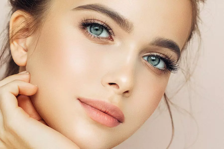 Discover Pretty Chic's diverse eyelash extensions like classic and hybrid styles, offering up to 61% off for a stunning look. - Second Medium