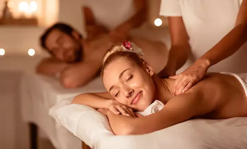 Image 2: 90-Min Couples or 60-Min Deluxe Body Massage w/ Hot Stones & Hot Towel