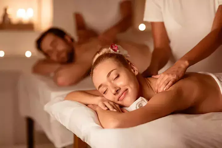 90-Min Couples or 60-Min Deluxe Body Massage w/ Hot Stones & Hot Towel