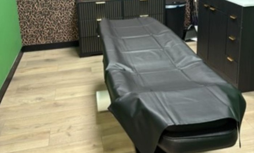 Image 6: Smooth Confidence: Brazilian Wax Sessions for Silky Skin
