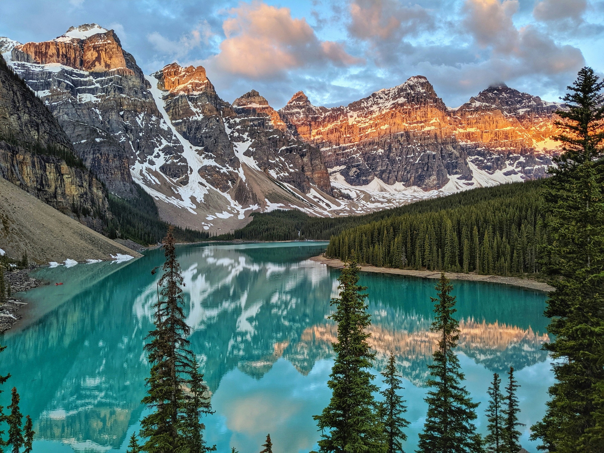 Banff & Yoho National Parks Tour – Calgary Departure