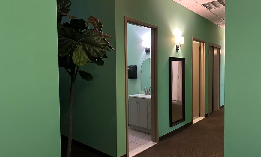 Image 10: One 60 or 90-Minute Couples Massage Experience