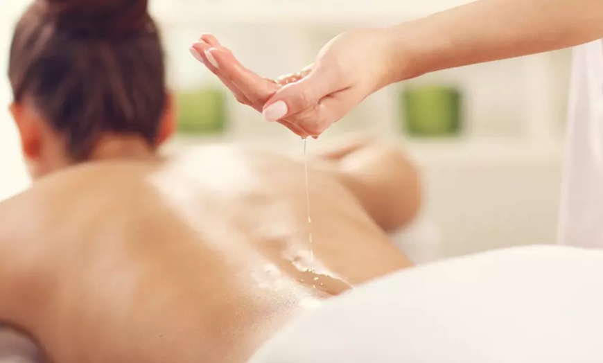 Image 4: Soin du visage et modelage au choix avec NR Beauty Lille