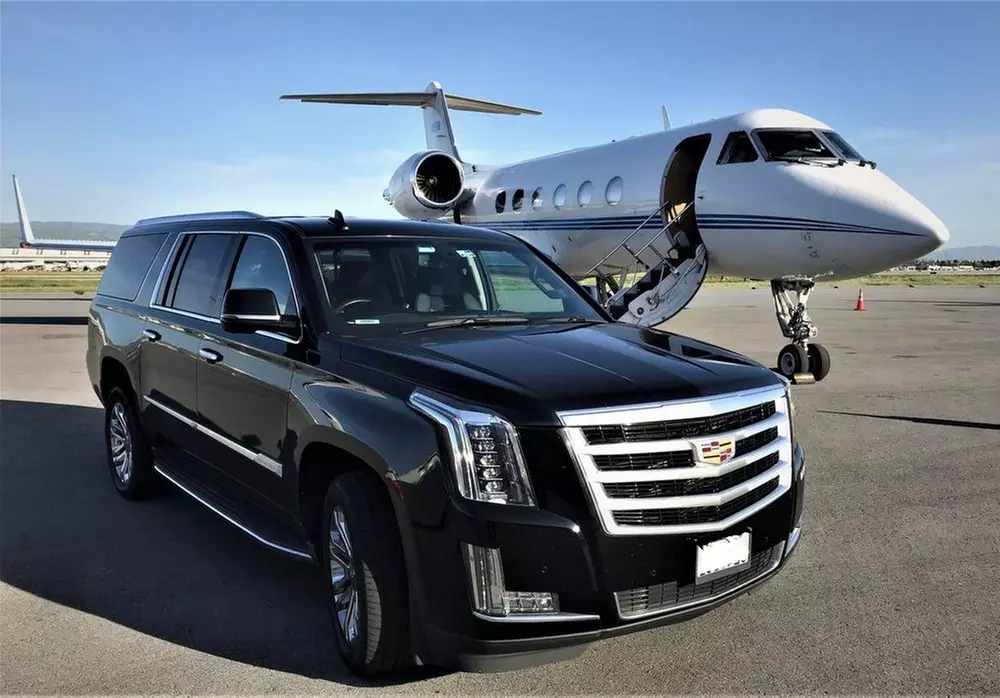 Luxury sedan and limo rides for weddings, proms, and vineyard tours