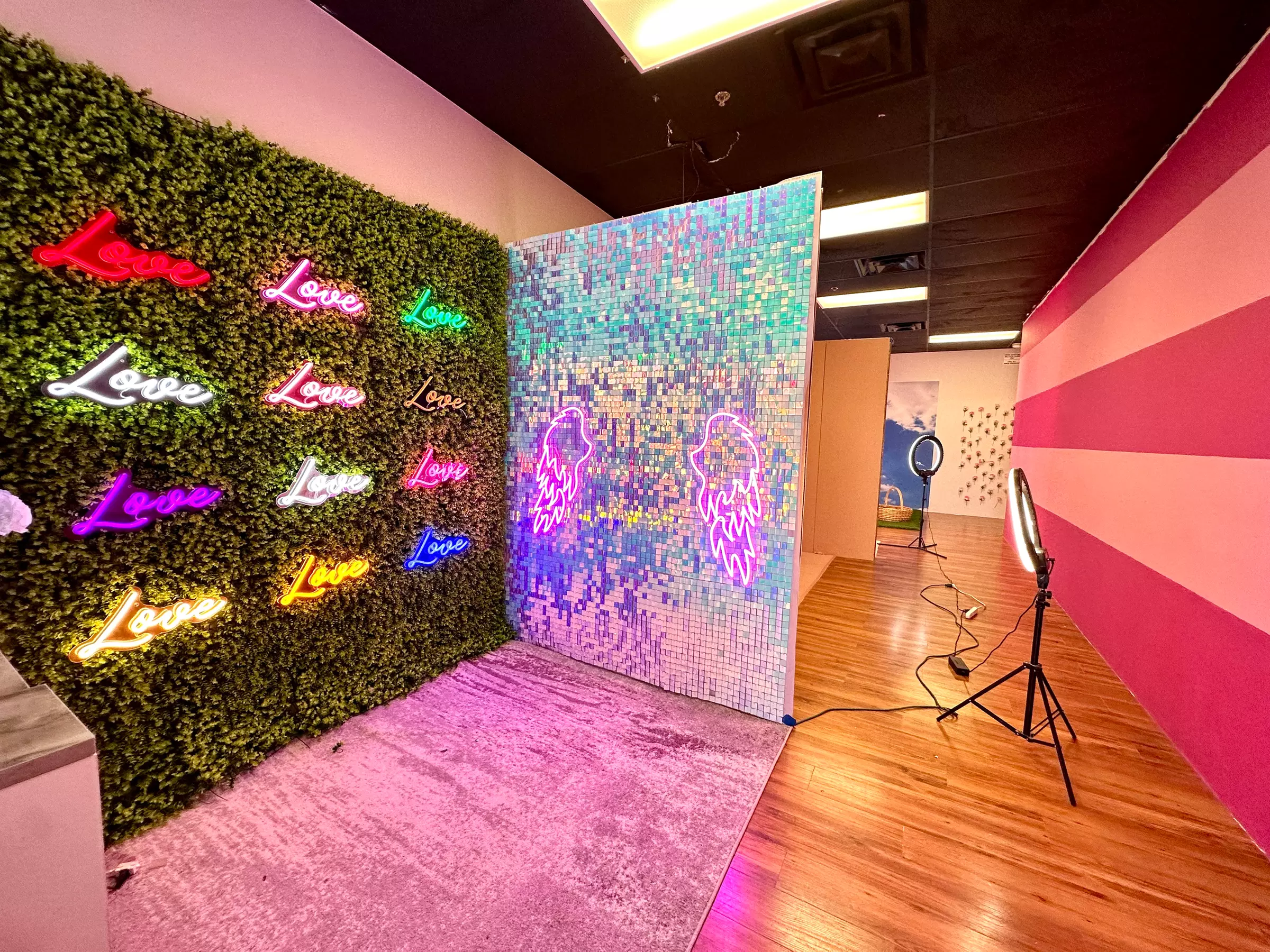 Up to 20% Off on Glamour Photography at Museum of Neon Lights - Primary Image