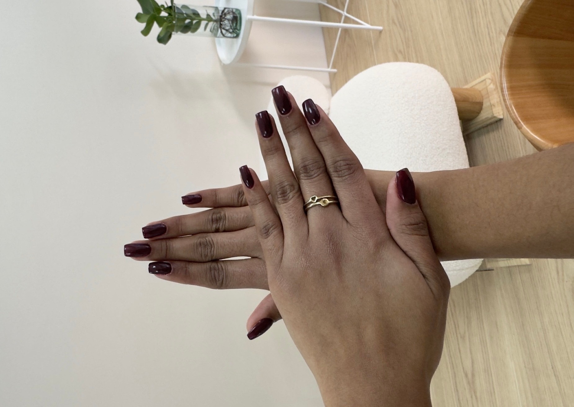 Sesión de manicura, pedicura o ambas con diseño especial en una uña