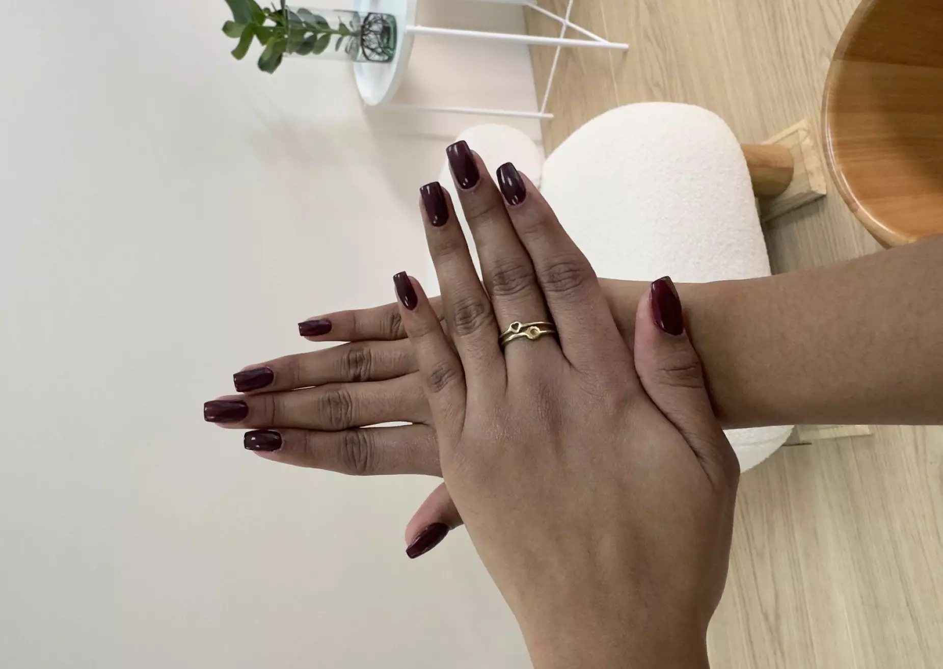 Sesión de manicura, pedicura o ambas con diseño especial en una uña