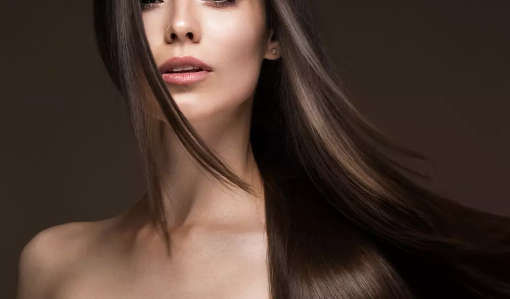 Formule shampoing, soin, coupe et brushing avec couleur et balayage en option (jusqu'à 63% de remise)