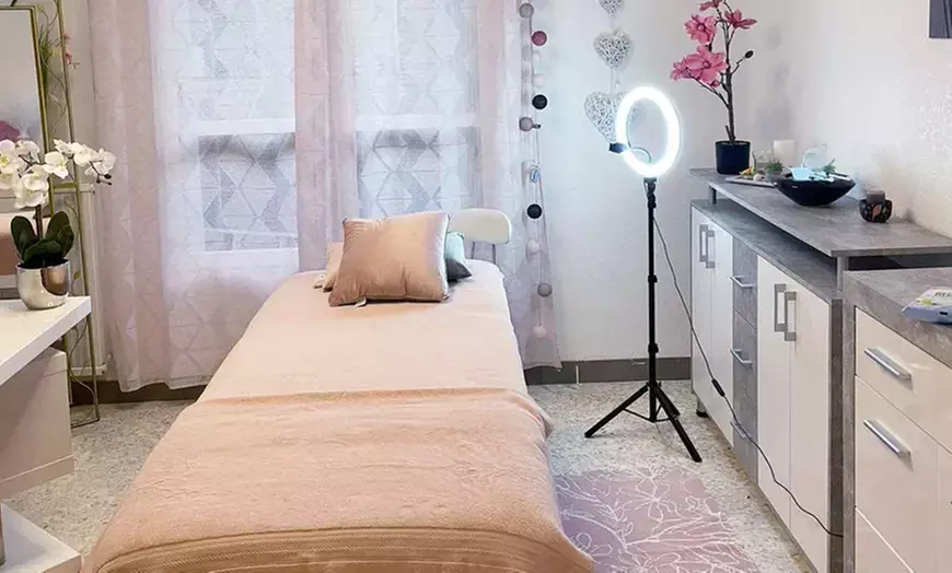 Éclat du visage à Aix : Kobido, Hydraface ou nettoyage profond