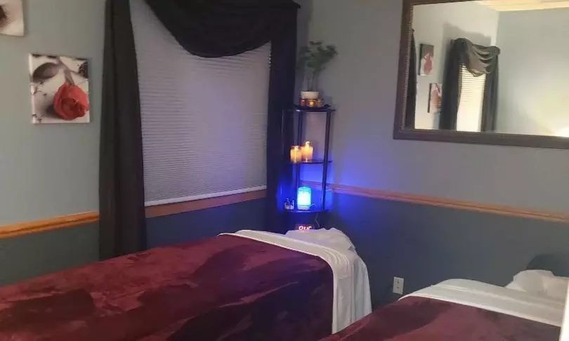 60 or 90 Minute Couples Massage at Healing Hands