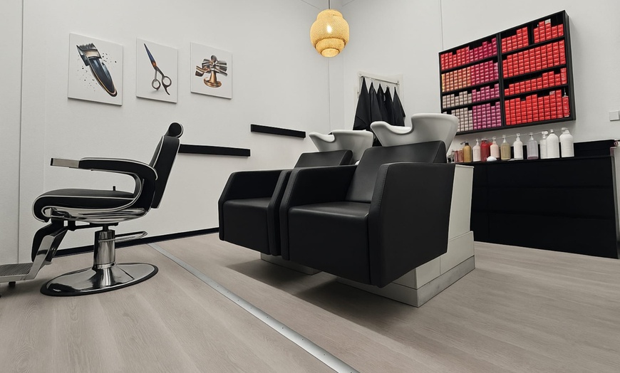 Image 1: Bis zu 60% Rabatt auf den Haarschnitt – Damen bei Salon d'Élégance