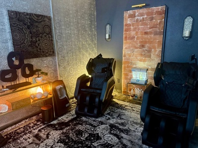 60 minutes single person, in a zero gravity Massage chair while inhaling oxygen - Sophia Evon Esthetician